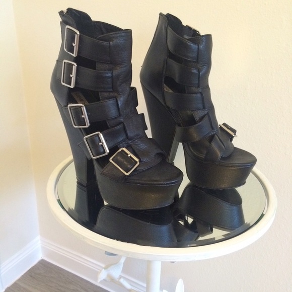 Steve Madden buckle up booties