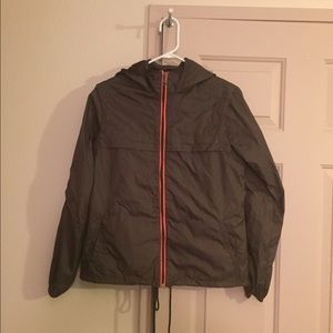 DC wind breaker type jacket.