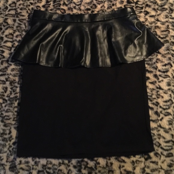 Faux leather peplum skirt. Black. Size 16