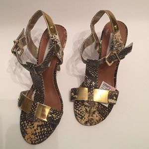 Heels news Steven Madden  size 6