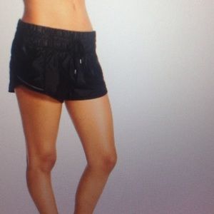 Zella Black Shorts: CLOUD NINE