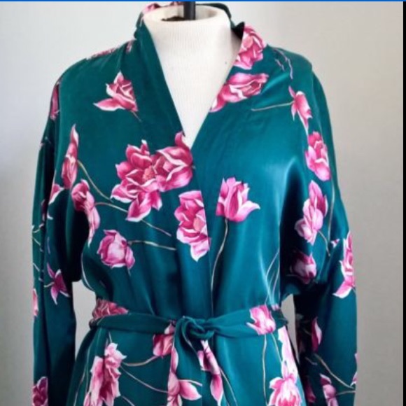 100% silk Victoria's Secret robe size S