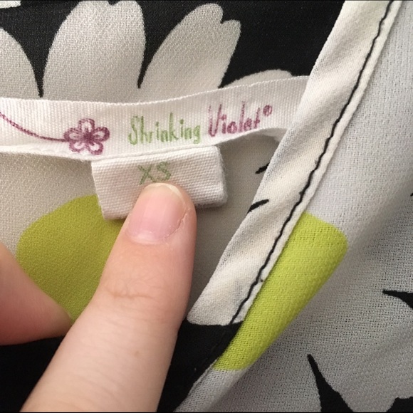 Sheer Daisy Printed Crop Top - Picture 3 of 4