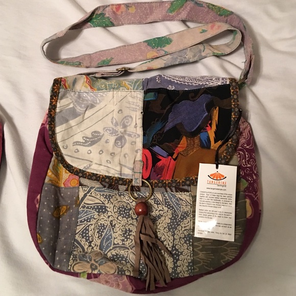 Tangerine temple cross body purse 👛👜