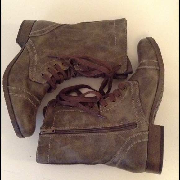 Lace-up boots - Picture 3 of 4