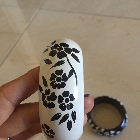 Wooden bangle bracelets - Picture 4 of 4