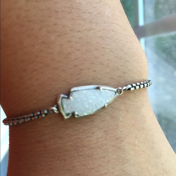 Kendra Scott bracelet for viewing