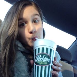 Meet your Posher, Elizabeth