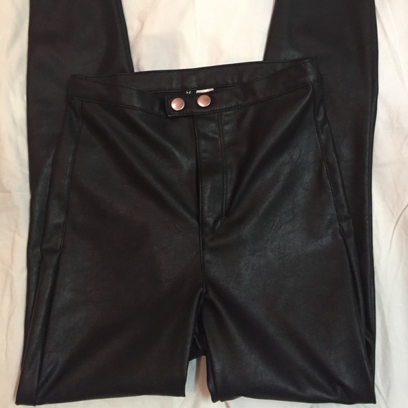 HP 8/22 🎉🎉H&M Faux Leather Leggings🎉🎉 - Picture 2 of 4
