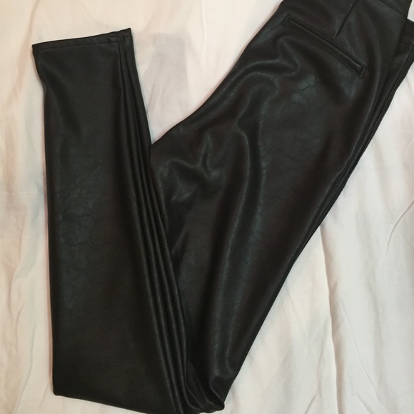 HP 8/22 🎉🎉H&M Faux Leather Leggings🎉🎉 - Picture 3 of 4