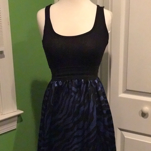 Blue and black printed dead - Picture 2 of 3