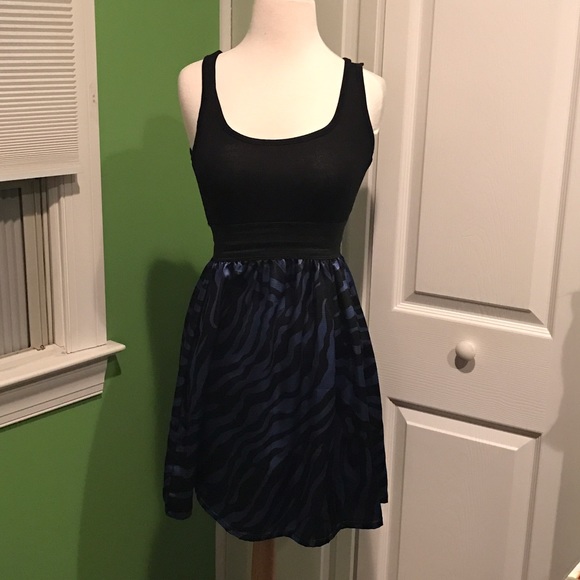 Blue and black printed dead - Picture 1 of 3