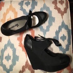 Steve Madden black wedges