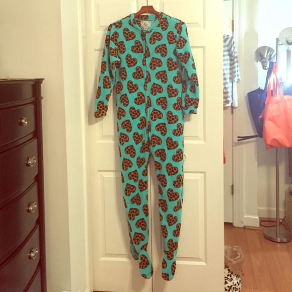😊SALE😊Cheetah Print Hearts Onesie