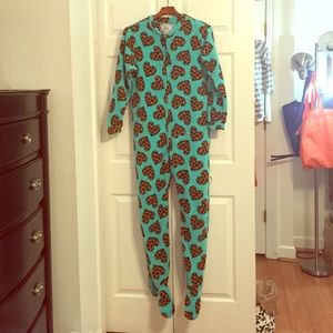 😊SALE😊Cheetah Print Hearts Onesie