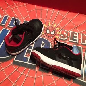 Nike Black and Red Sneakers 7C