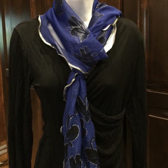 ⚫️🔵Beautiful blue, black and silver scarf