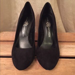 Rock & Republic Black Pumps