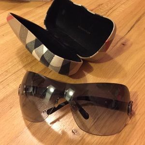 Burberry sunglasses😎