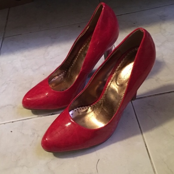 Shoes - Red pumps.