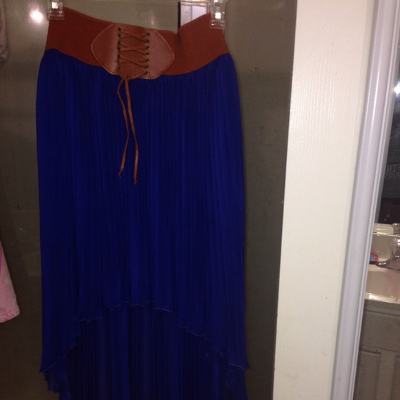 Blue Hi-Low skirt - Picture 2 of 3