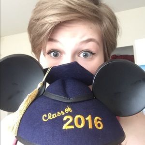 Meet your Posher, Holly