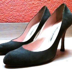 MANOLO BLAHNIK GREY SUEDE PUMPS