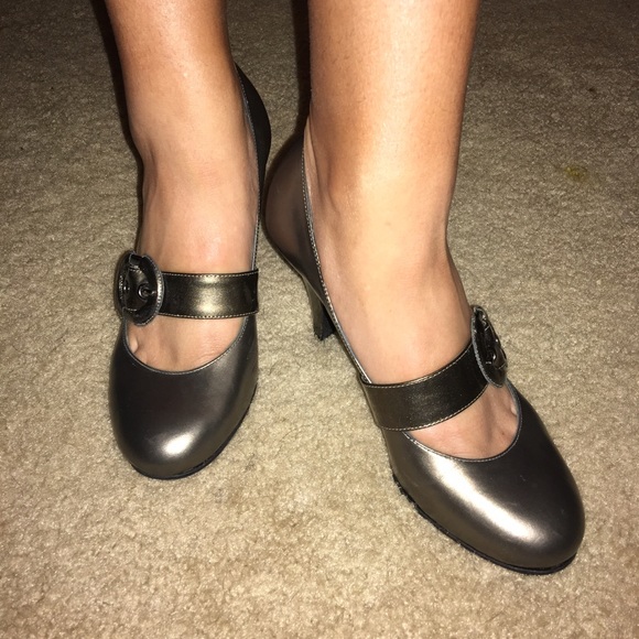 Antonio Melani metallic heels size 6 - Picture 2 of 3