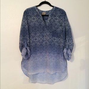 ‼️Closet closing 9/5! Sheer blue and off white top