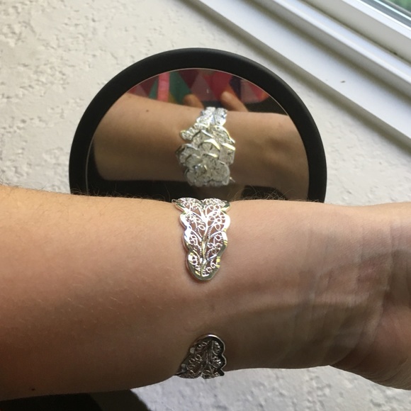 Silver Plated Flower Bracelet. - Picture 2 of 4