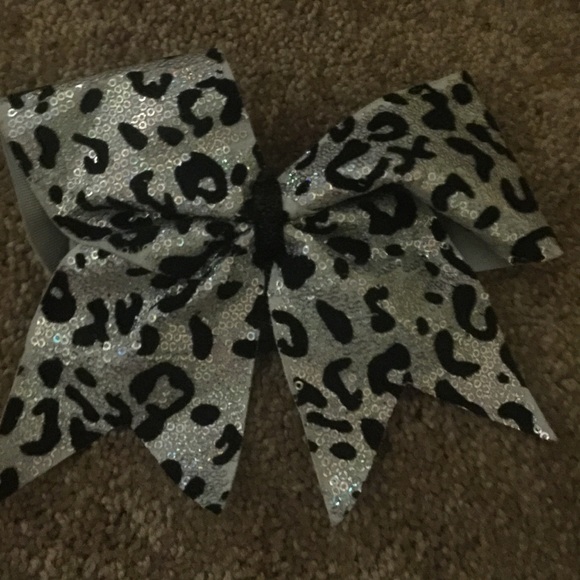 Cheer bow - Picture 1 of 1