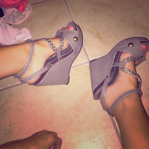 Grey wedges!