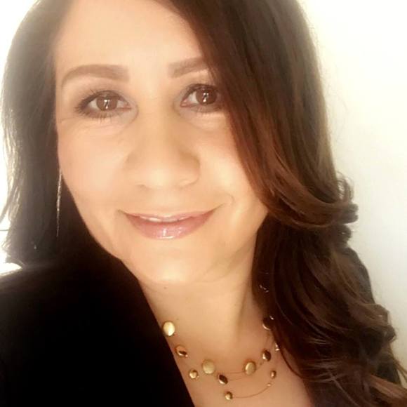 Meet your Posher, Gabriela - Picture 1 of 1