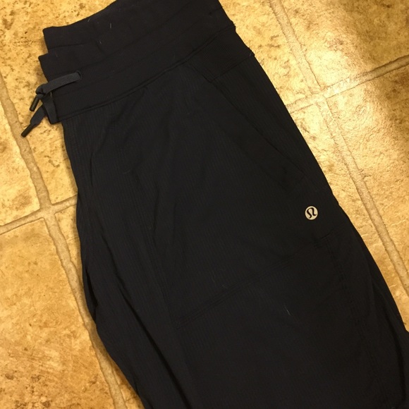 Lululemon studio Capri mint condition