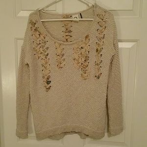 Unique sweater with ribbon