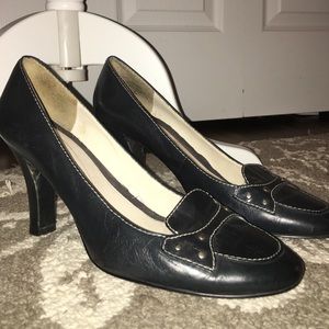 Black Bandolino 10M 3 1/2 inch heels.