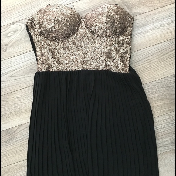 MINKPINK Dresses & Skirts - Mink Pink XS party dress. Gorgeous!
