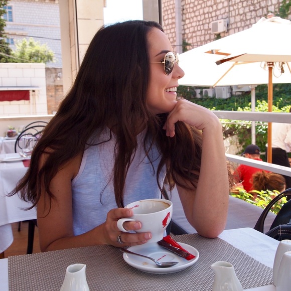 Meet your Posher, Emily - Picture 3 of 3