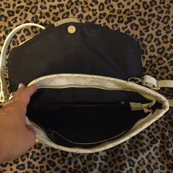Convertible Cream Snakeskin Purse - Picture 4 of 4