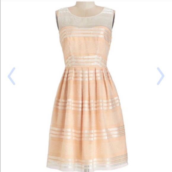 ModCloth Dresses & Skirts - NWOT Peach Fit Flare Sheath Dress