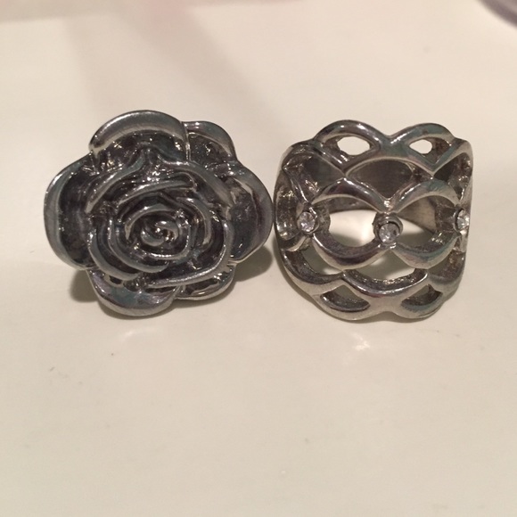Set of silver rings