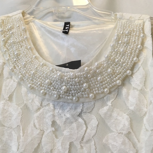 White dress - Picture 2 of 4