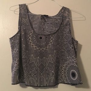Patterned crop top.