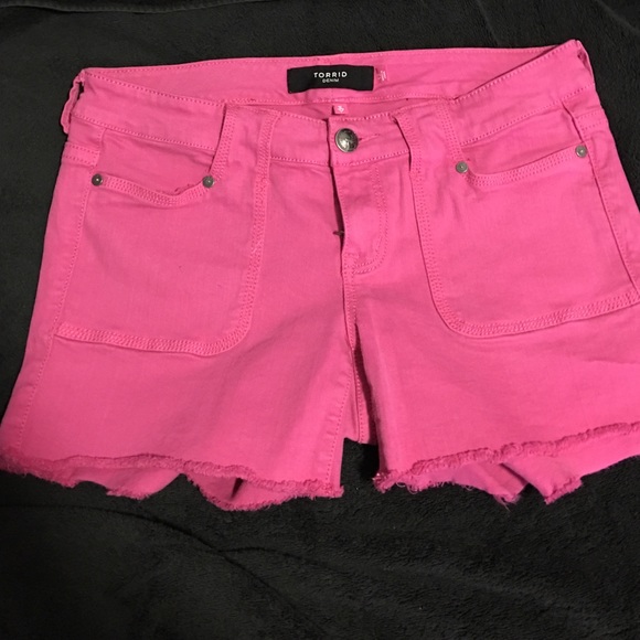 NWOT hot pink colored torrid stretchy denim shorts