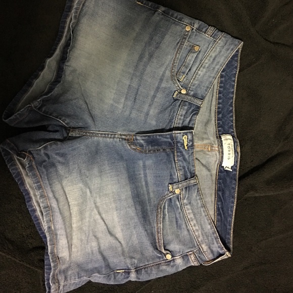 EUC torrid stretchy shorts size 12