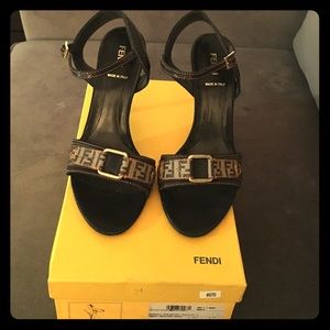 🎉BOTTOM PRICE🎉FENDI LOGO Sandals Sz. 38.5