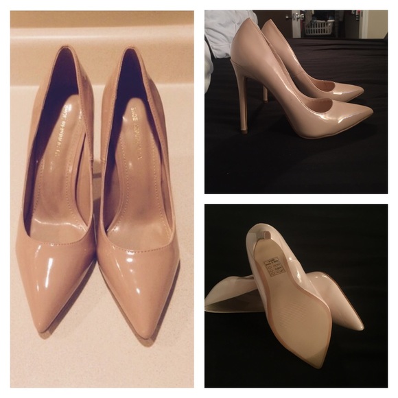 Nude pumps