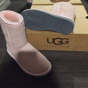 Brand new never worn ugg Classic women's shoe