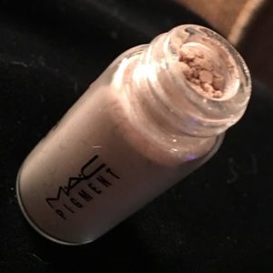 Naked MAC pigment sized to go
