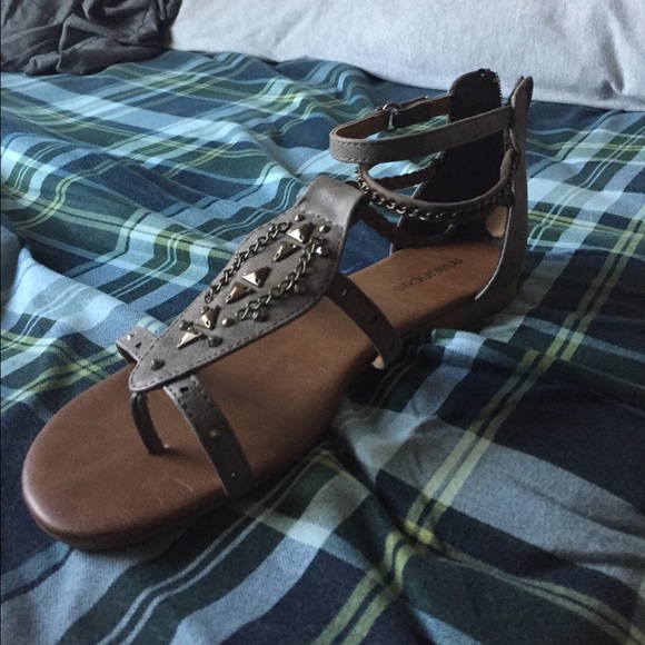 MAurices sandals